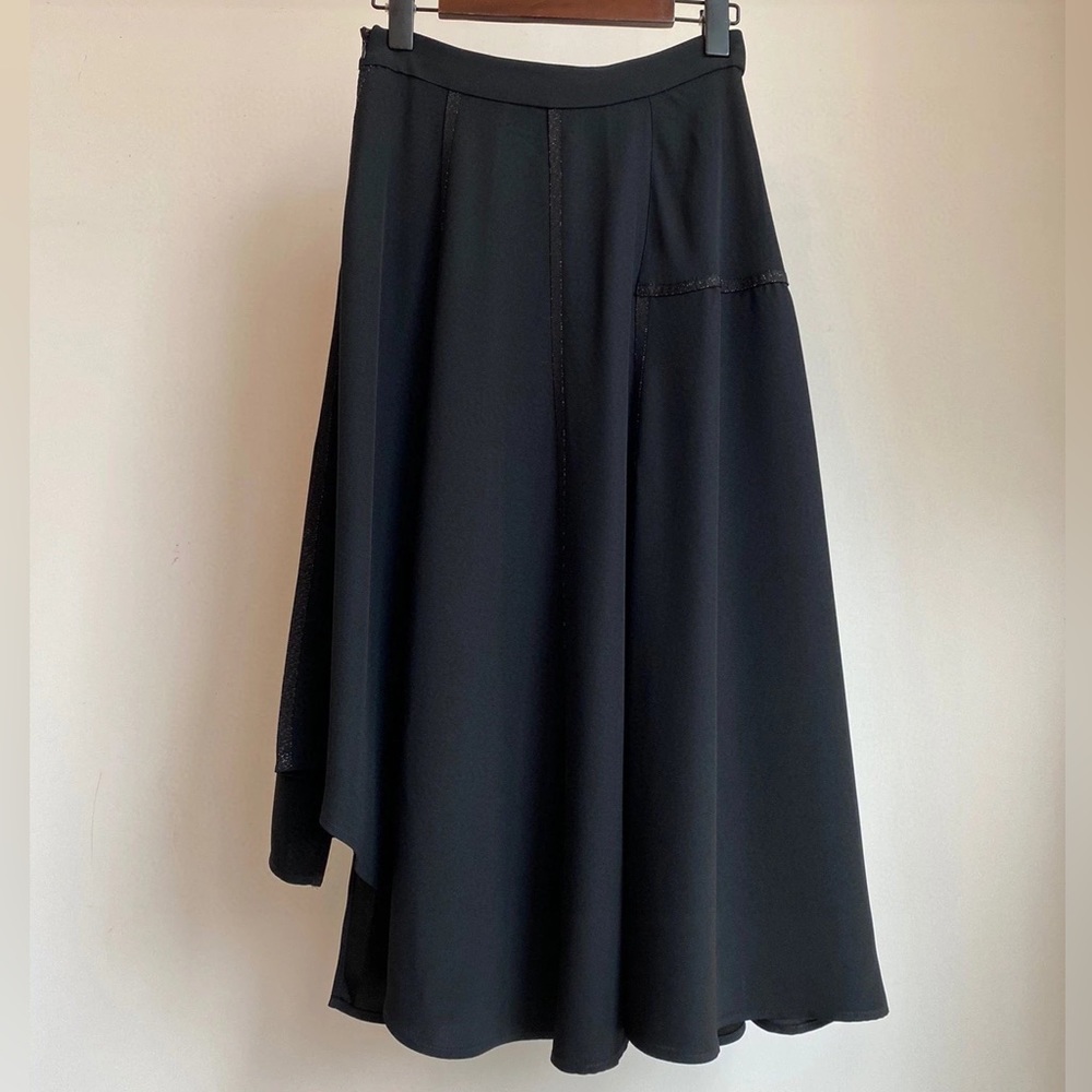 Asymmetric design skirt
